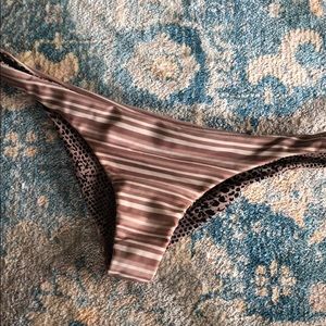 Acacia bottoms